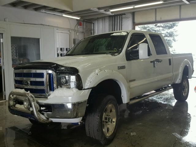 1FTSW21P25EB45307 - 2005 FORD F250 SUPER WHITE photo 2