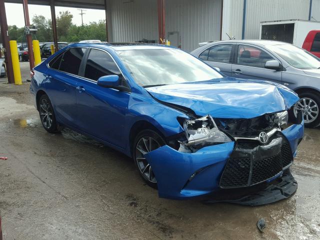 4T1BF1FK0HU720291 - 2017 TOYOTA CAMRY LE ლურჯი ფოტო 1