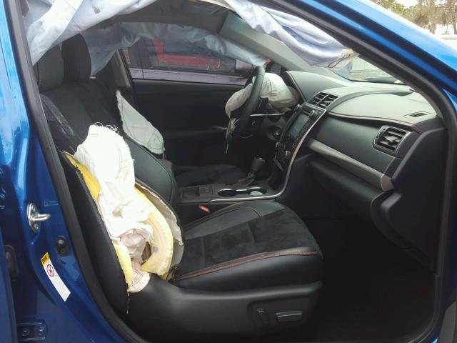 4T1BF1FK0HU720291 - 2017 TOYOTA CAMRY LE ლურჯი ფოტო 5