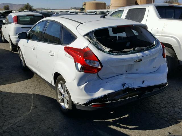 1FAHP3K29CL423134 - 2012 FORD FOCUS SE WHITE photo 3