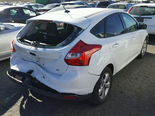 1FAHP3K29CL423134 - 2012 FORD FOCUS SE WHITE photo 4