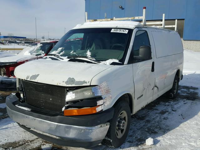 1GTGG25V131156136 - 2003 GMC SAVANA G25 WHITE photo 2