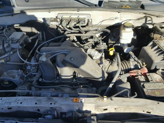 1FMCU03158KA92143 - 2008 FORD ESCAPE XLT WHITE photo 7