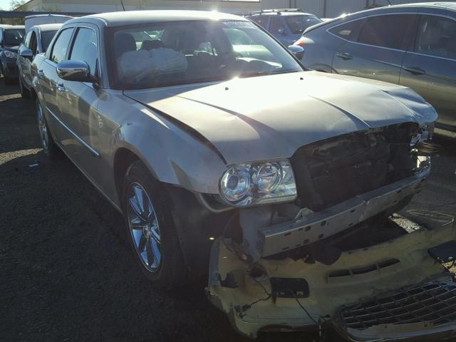 2C3KA63HX8H272240 - 2008 CHRYSLER 300C GOLD photo 1