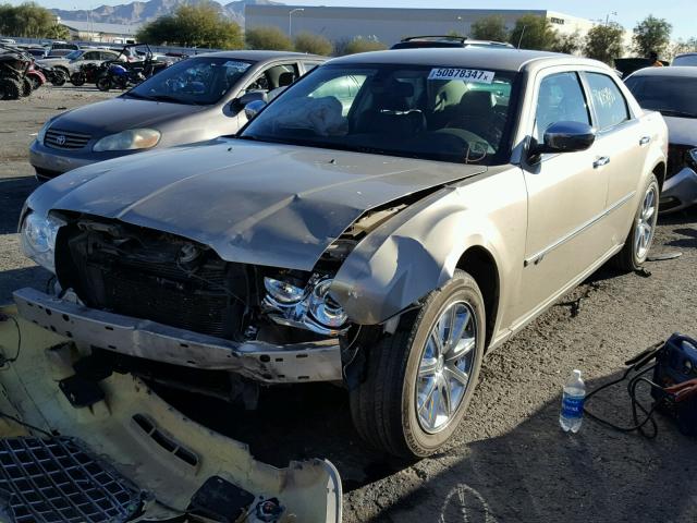 2C3KA63HX8H272240 - 2008 CHRYSLER 300C GOLD photo 2