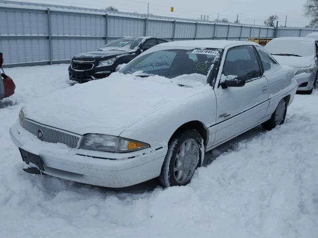 1G4NJ12M8VC412239 - 1997 BUICK SKYLARK GR WHITE photo 2