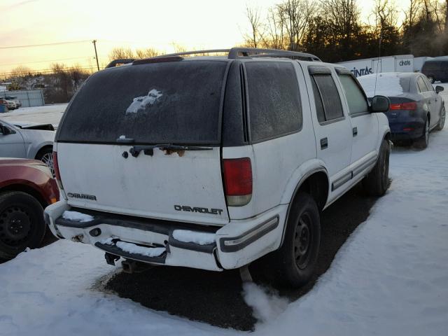 1GNDT13W6W2200836 - 1998 CHEVROLET BLAZER WHITE photo 4