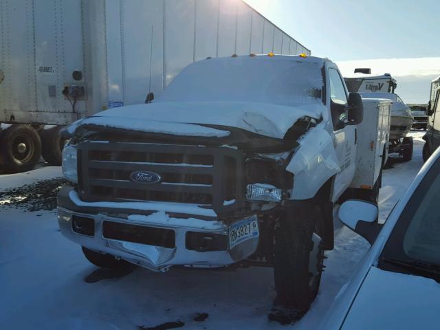 1FDWF37515EB87850 - 2005 FORD F350 SUPER WHITE photo 2