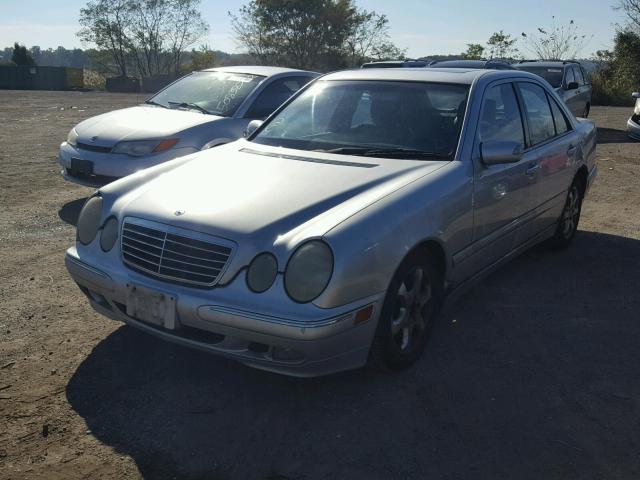 WDBJF65JX2B409894 - 2002 MERCEDES-BENZ E 320 SILVER photo 2