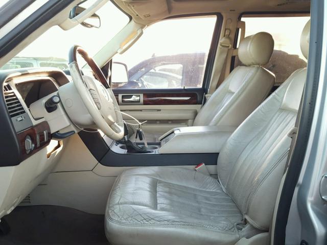 5LMFU28R43LJ45664 - 2003 LINCOLN NAVIGATOR SILVER photo 5