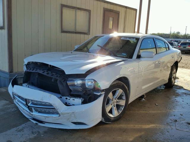 2B3CL3CG5BH577685 - 2011 DODGE CHARGER WHITE photo 2