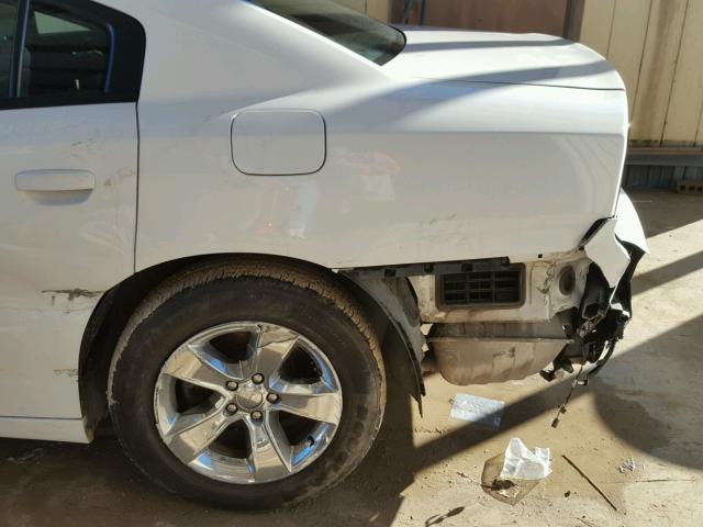 2B3CL3CG5BH577685 - 2011 DODGE CHARGER WHITE photo 9