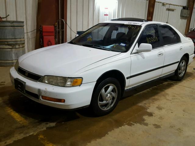 1HGCD5632VA111961 - 1997 HONDA ACCORD LX WHITE photo 2