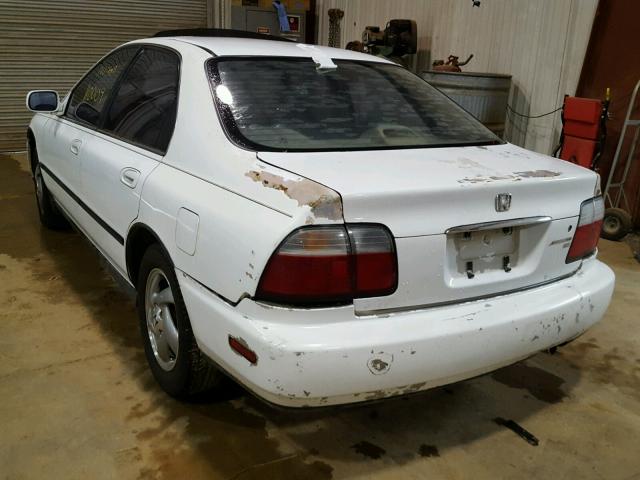 1HGCD5632VA111961 - 1997 HONDA ACCORD LX WHITE photo 3