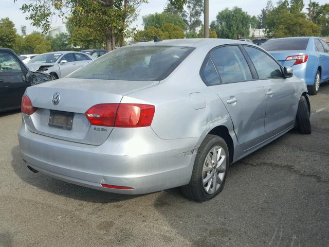 3VWDZ7AJ2BM378907 - 2011 VOLKSWAGEN JETTA SE SILVER photo 4