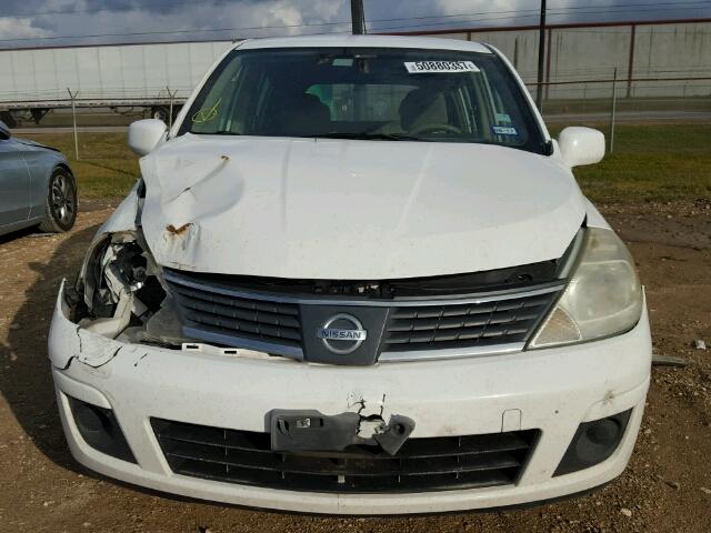 3N1BC13E48L447039 - 2008 NISSAN VERSA S WHITE photo 9