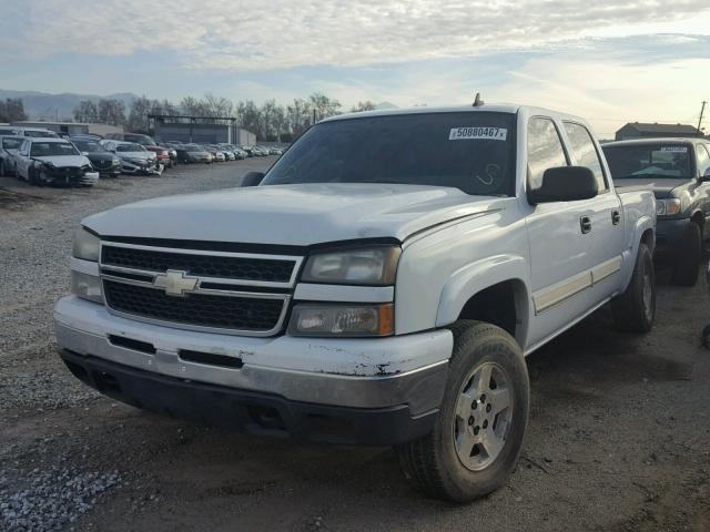 2GCEK13T461101437 - 2006 CHEVROLET SILVERADO WHITE photo 2