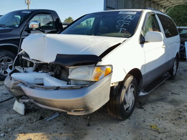 4T3ZF13C62U431362 - 2002 TOYOTA SIENNA LE WHITE photo 2