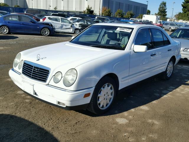 WDBJF65H0XA949443 - 1999 MERCEDES-BENZ E 320 WHITE photo 2