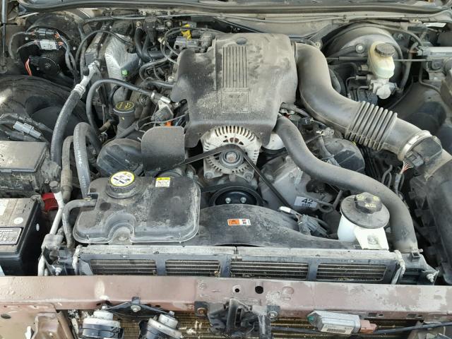 2FAFP74W93X224053 - 2003 FORD CROWN VICT GRAY photo 7