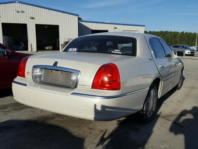 1LNHM82V36Y642572 - 2006 LINCOLN TOWN CAR S WHITE photo 4