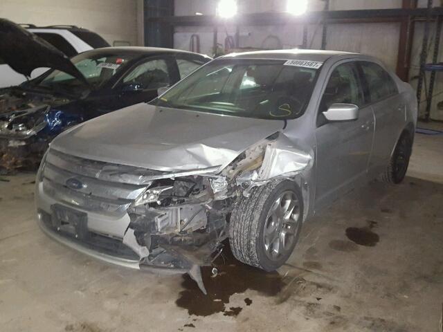 3FAHP0HA2AR236619 - 2010 FORD FUSION SE SILVER photo 2