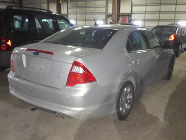 3FAHP0HA2AR236619 - 2010 FORD FUSION SE SILVER photo 4