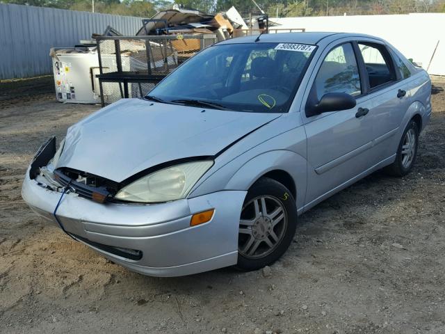 1FAFP34392W331774 - 2002 FORD FOCUS SE SILVER photo 2