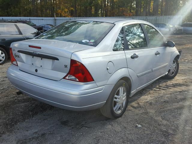 1FAFP34392W331774 - 2002 FORD FOCUS SE SILVER photo 4