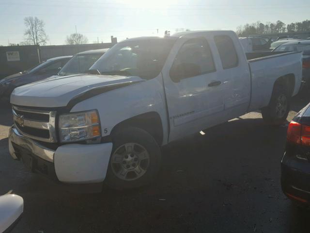 2GCEC19J681143629 - 2008 CHEVROLET SILVERADO WHITE photo 2