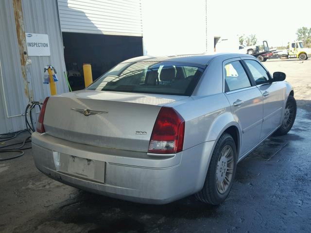 2C3JA43R35H690885 - 2005 CHRYSLER 300 SILVER photo 4