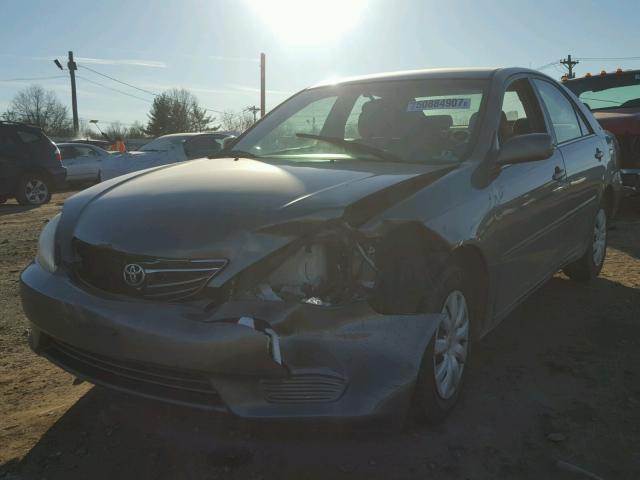 4T1BE30K25U511427 - 2005 TOYOTA CAMRY LE ნაცრისფერი ფოტო 2