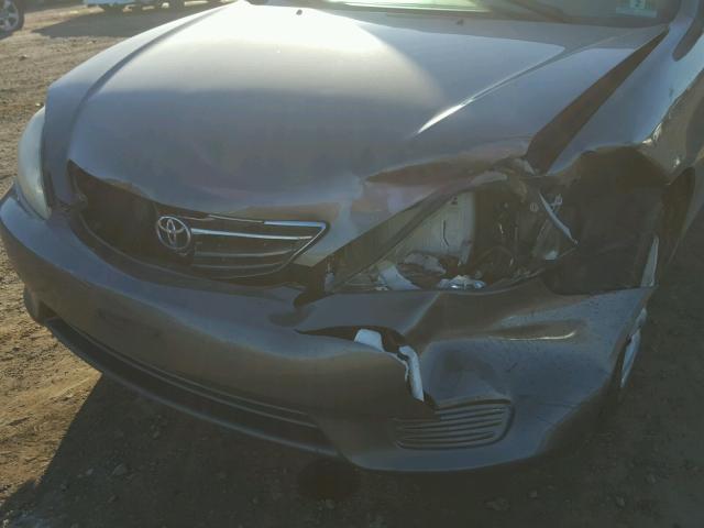 4T1BE30K25U511427 - 2005 TOYOTA CAMRY LE ნაცრისფერი ფოტო 9