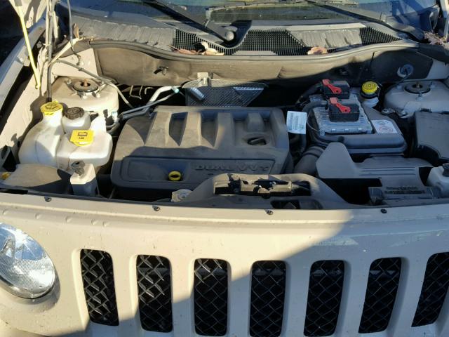 1C4NJPBBXGD749658 - 2016 JEEP PATRIOT SP CREAM photo 7