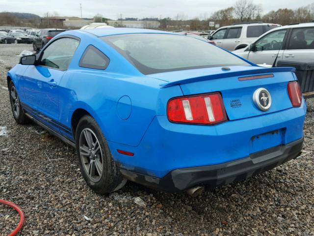 1ZVBP8AM9C5208435 - 2012 FORD MUSTANG BLUE photo 3