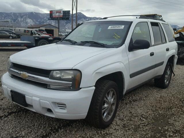 1GNDT13SX52362156 - 2005 CHEVROLET TRAILBLAZE WHITE photo 2