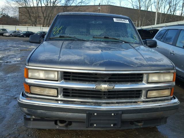 1GNEK13R7XJ460624 - 1999 CHEVROLET TAHOE K150 GRAY photo 9