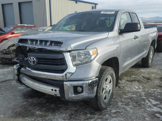 5TFUM5F1XEX051328 - 2014 TOYOTA TUNDRA DOU SILVER photo 2