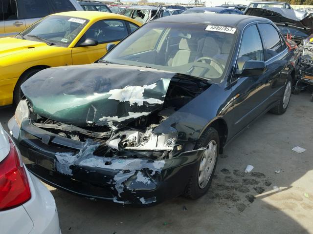 1HGCG6659YA067248 - 2000 HONDA ACCORD LX GREEN photo 2