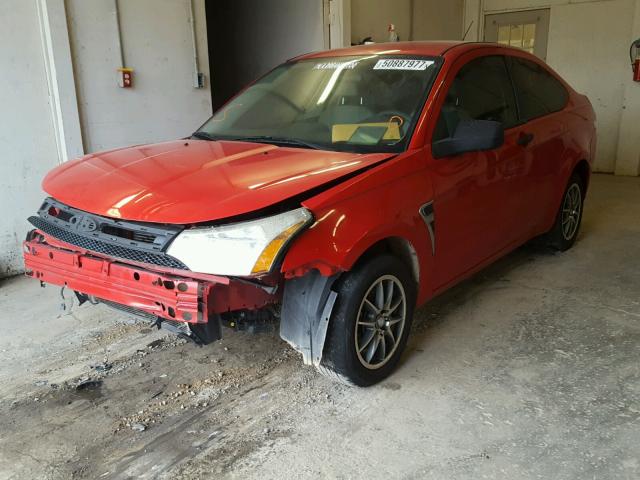 1FAHP33N08W107703 - 2008 FORD FOCUS SE RED photo 2