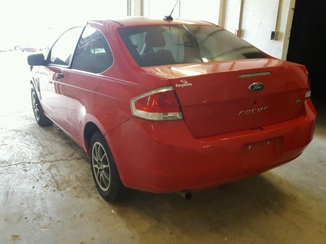 1FAHP33N08W107703 - 2008 FORD FOCUS SE RED photo 3