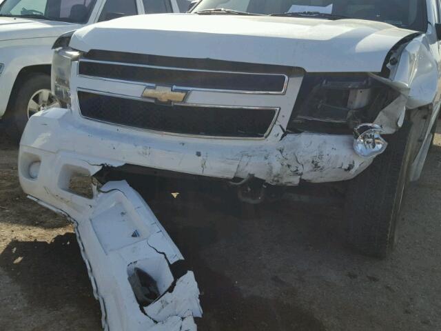 1GNUCHE01AR238833 - 2010 CHEVROLET SUBURBAN C WHITE photo 9