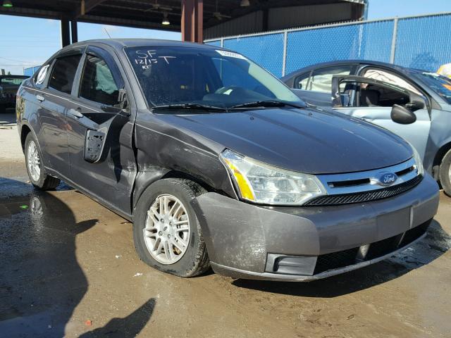 1FAHP35N49W184587 - 2009 FORD FOCUS SE CHARCOAL photo 1