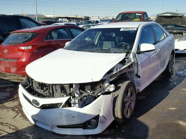 4T1BK1FK3EU544652 - 2014 TOYOTA CAMRY SE WHITE photo 2