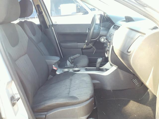 1FAHP35N38W108826 - 2008 FORD FOCUS SE SILVER photo 5