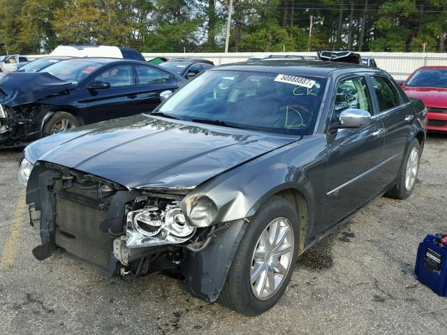 2C3KA63H88H296925 - 2008 CHRYSLER 300C BEIGE photo 2