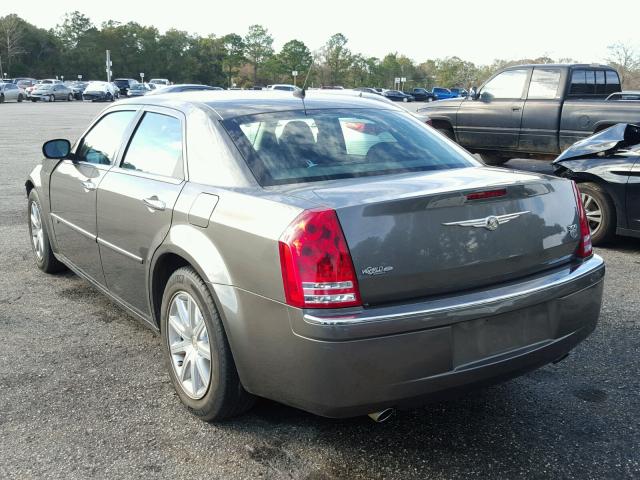 2C3KA63H88H296925 - 2008 CHRYSLER 300C BEIGE photo 3