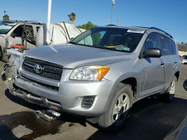 2T3BF4DVXCW194685 - 2012 TOYOTA RAV4 SILVER photo 2