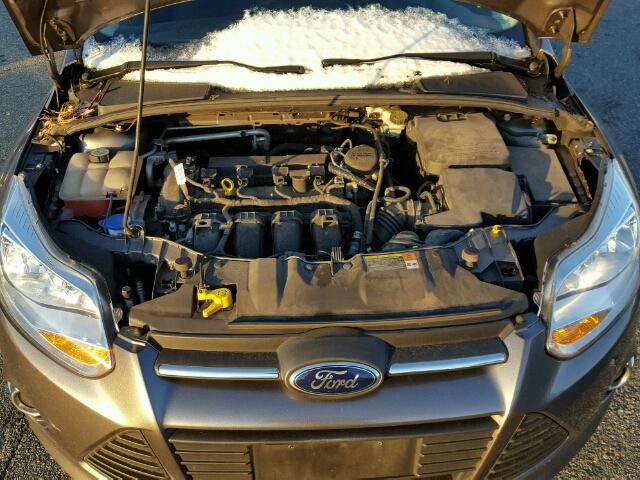 1FAHP3F28CL427556 - 2012 FORD FOCUS SE GRAY photo 7