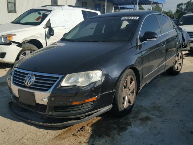 WVWAK73C68E210615 - 2008 VOLKSWAGEN PASSAT KOM BLACK photo 2